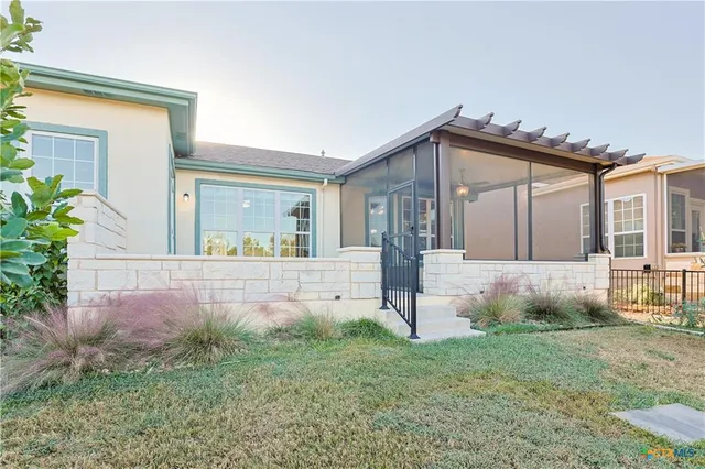a view of a house with backyard and a garden