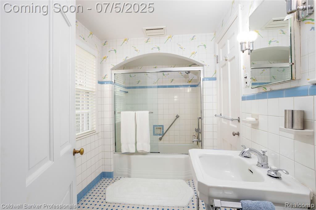 17 Colonial Road Grosse Pointe Shores, MI 48236 - Photo 32 of 50 Gallery Image 32