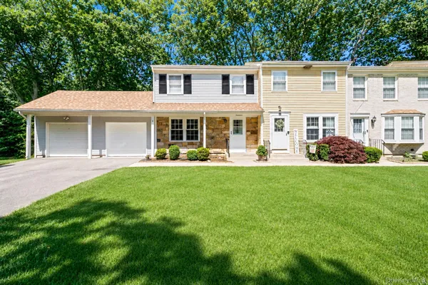 $3,950 | 17 Bartlett Commons, Yaphank, NY 11980