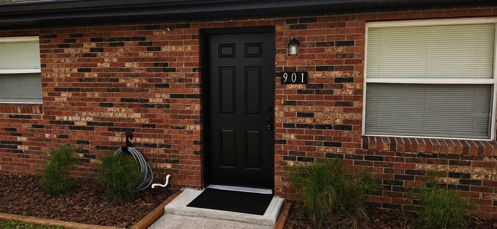 901 South Taylor Road Seffner, FL 33584 - Photo 2 of 13 a front view of a house with a yard