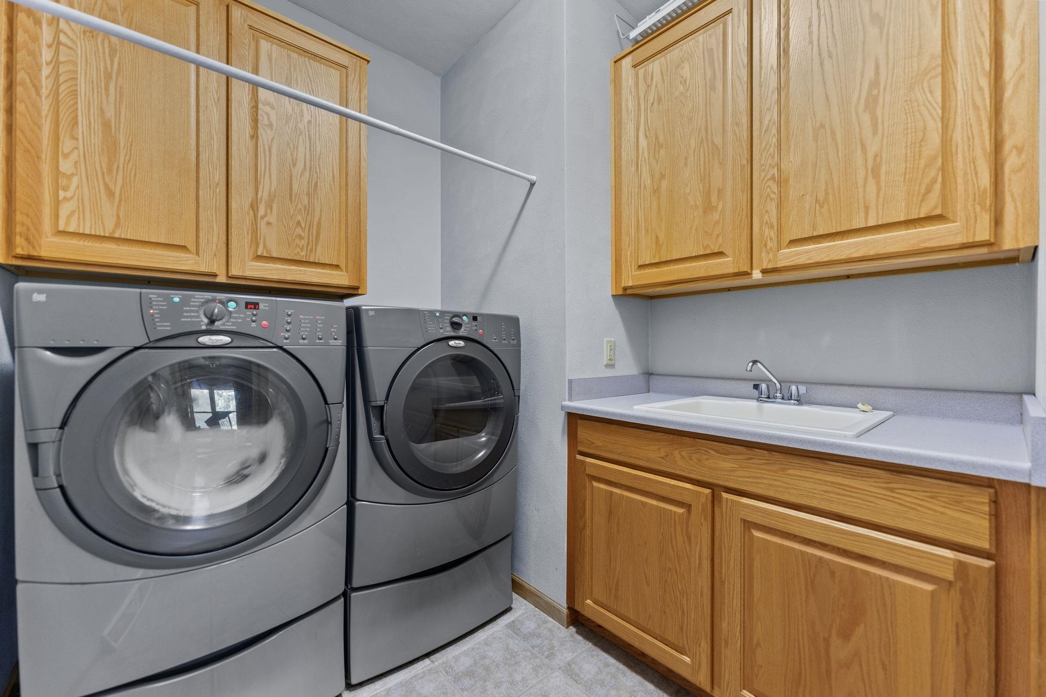 12830 Beloit Road Caledonia, IL 61011 - Photo 38 of 52 a utility room with dryer and washer