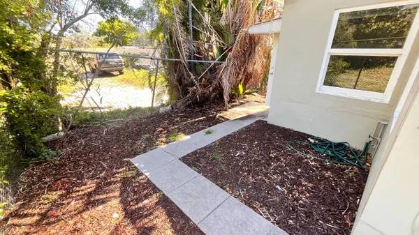 $1,650 | 1325 South L Street, Unit 2, Lake Worth Beach, FL 33460