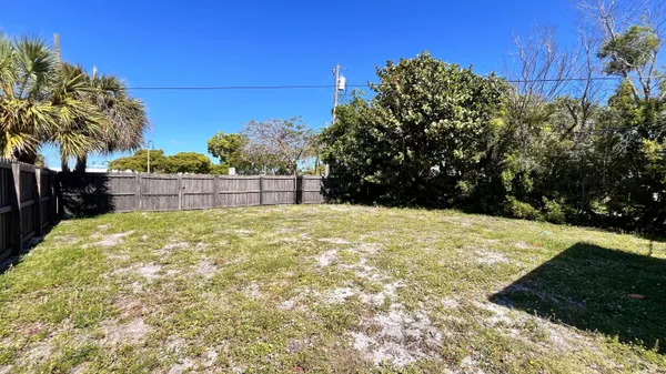 $1,650 | 1325 South L Street, Unit 2, Lake Worth Beach, FL 33460
