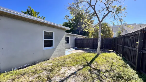 $1,650 | 1325 South L Street, Unit 2, Lake Worth Beach, FL 33460