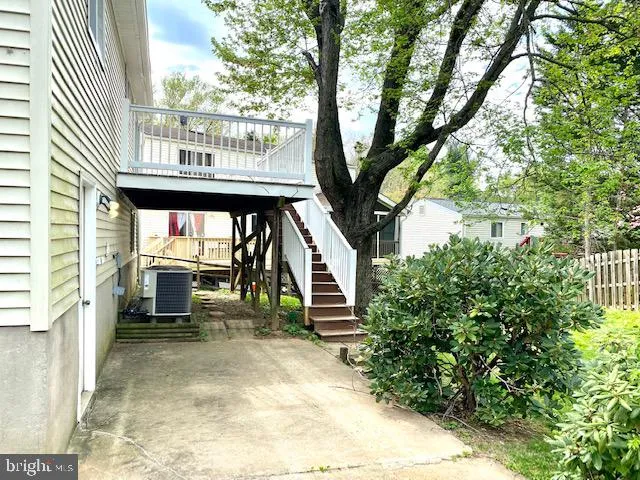 a view of a house with backyard and a tree