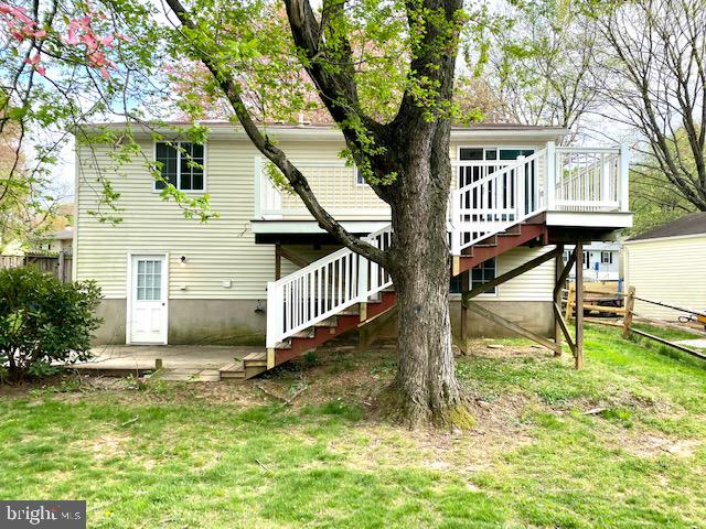 19002 Quail Valley Boulevard Gaithersburg, MD 20879 - Photo 33 of 35 a view of a house with backyard and a tree