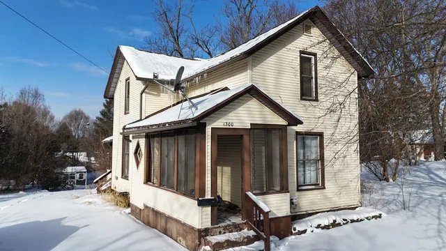 $120,000 | 1300 North Waterloo Avenue, Jackson, MI 49202