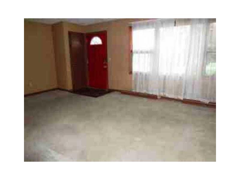 15 Jesse Road Hermitage, PA 16148 - Photo 2 of 4 Living Room.