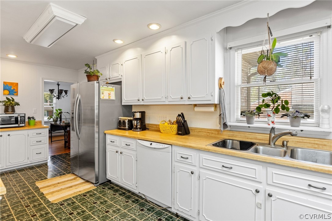 4840 Vestry Road North Chesterfield, VA 23237 - Photo 9 of 38 a kitchen with a sink cabinets and window