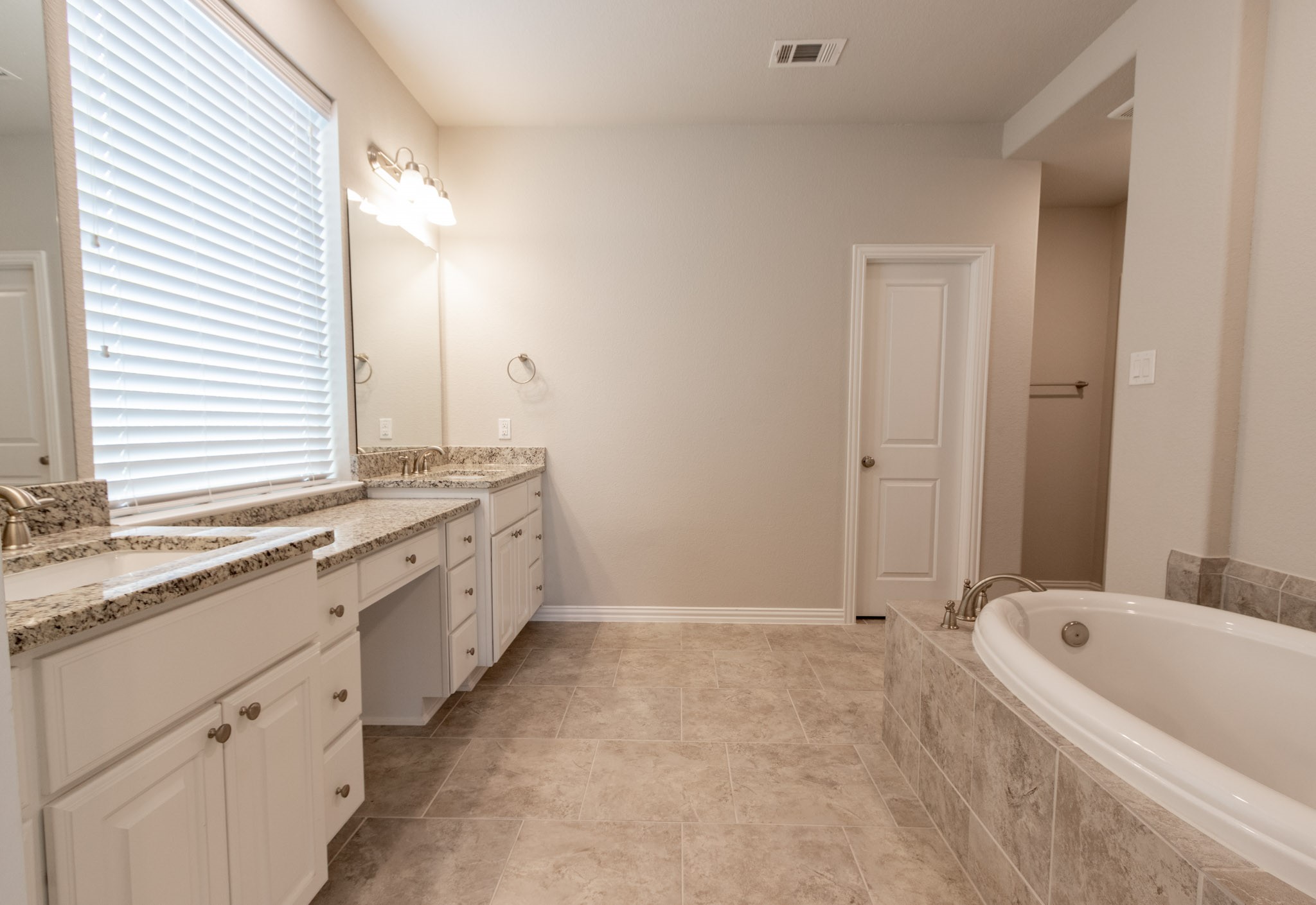 2831 Maple Oak Lane Manvel, TX 77578 - Photo 14 of 50 Spacious Primary Bath