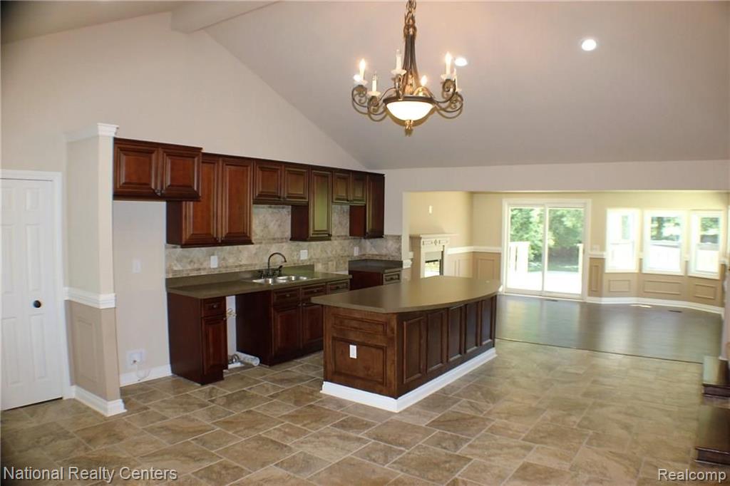 1150 Bangor Road Waterford, MI 48328 - Photo 7 of 14