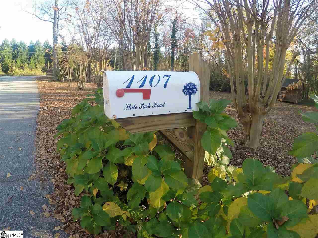 1107 State Park Road Greenville, SC 29609 - Photo 4 of 33