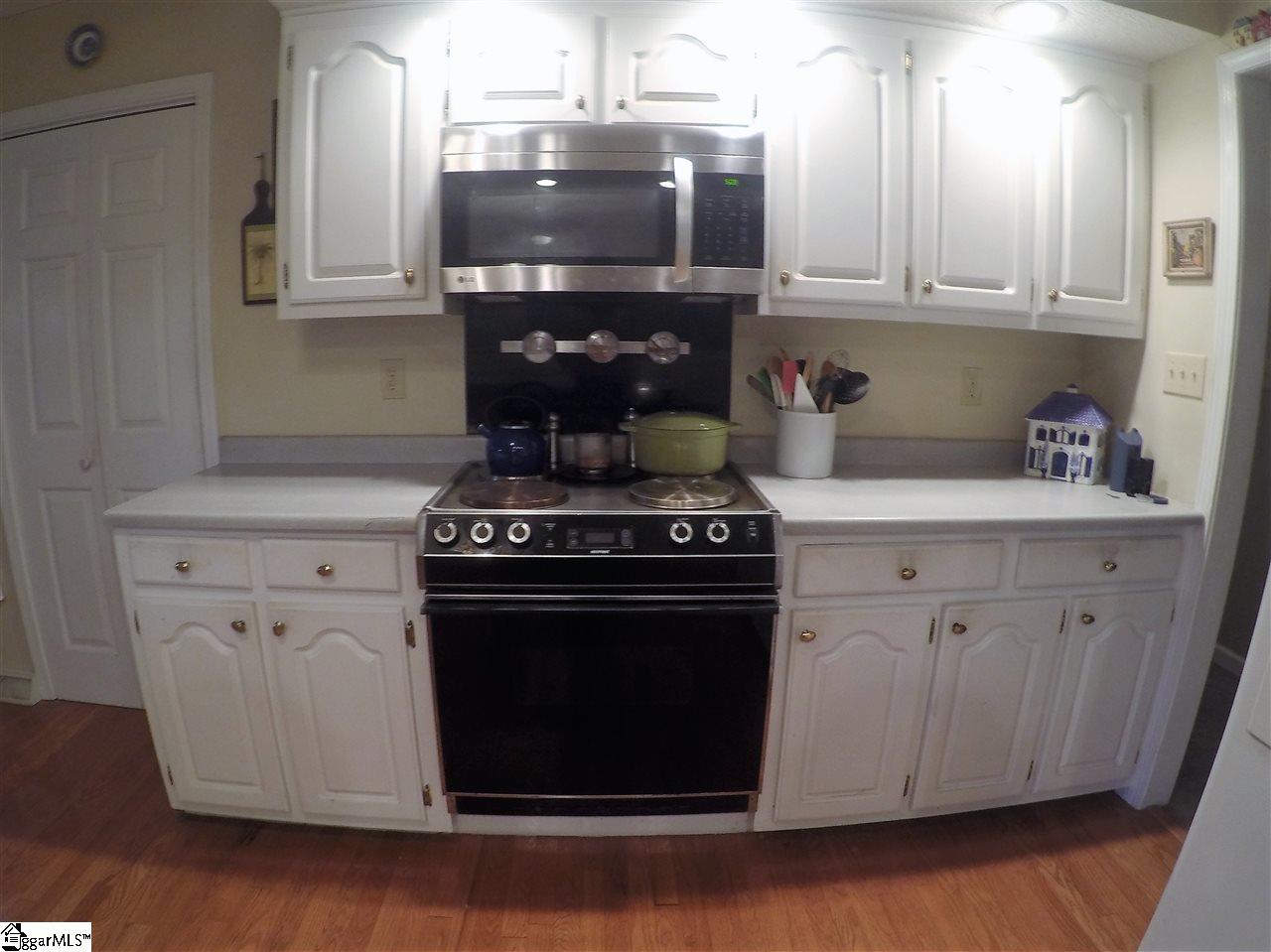 1107 State Park Road Greenville, SC 29609 - Photo 10 of 33