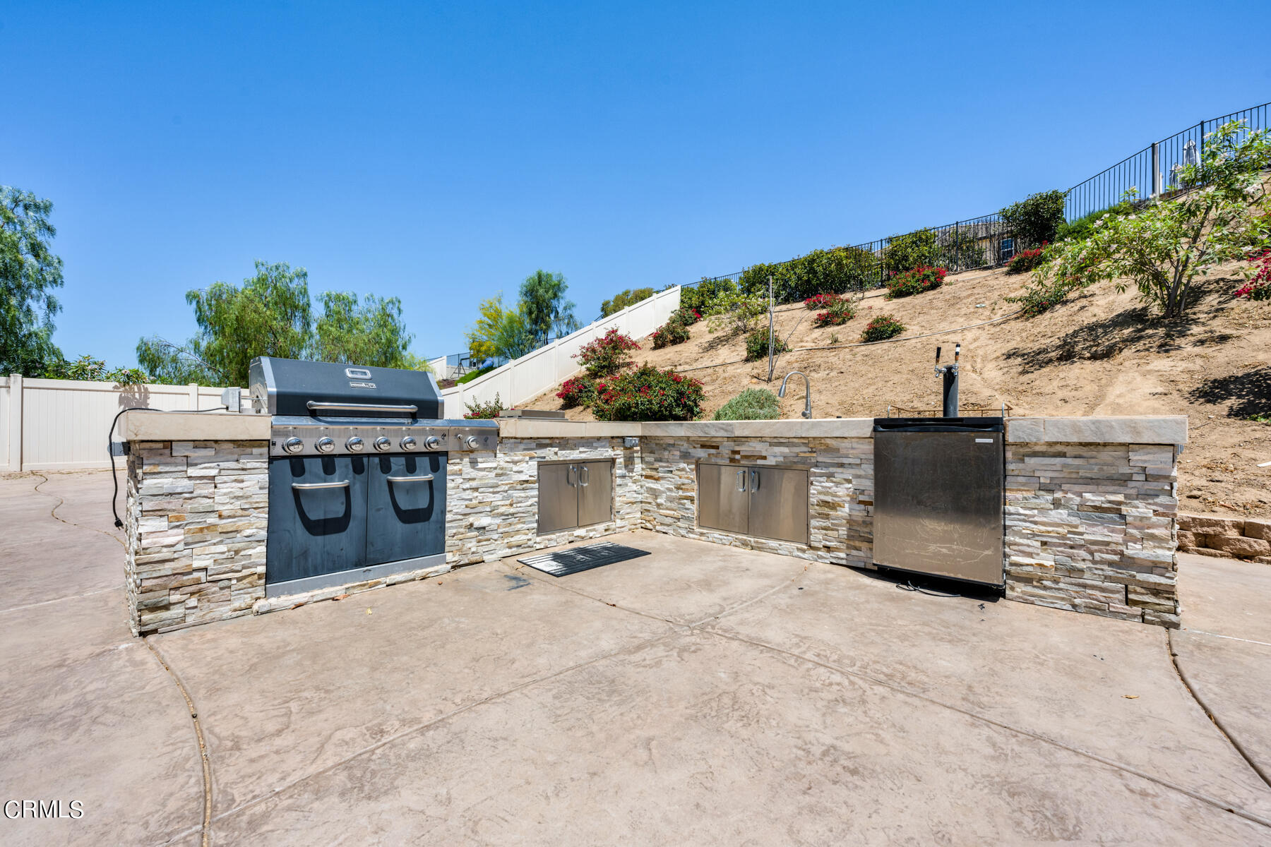 7332 Blue Oak Road Riverside, CA 92507 - Photo 26 of 30 a view of a terrace with a garden