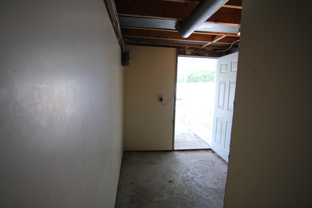 54 Middle Road Newbury, MA 01951 - Photo 10 of 13 a view of small space