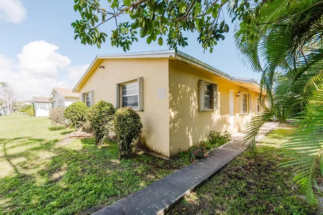 $2,000 | 25511 Southwest 107th Court, Unit 1, Homestead, FL 33032