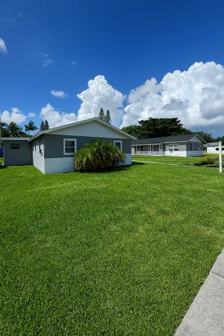 a view of a house with a yard