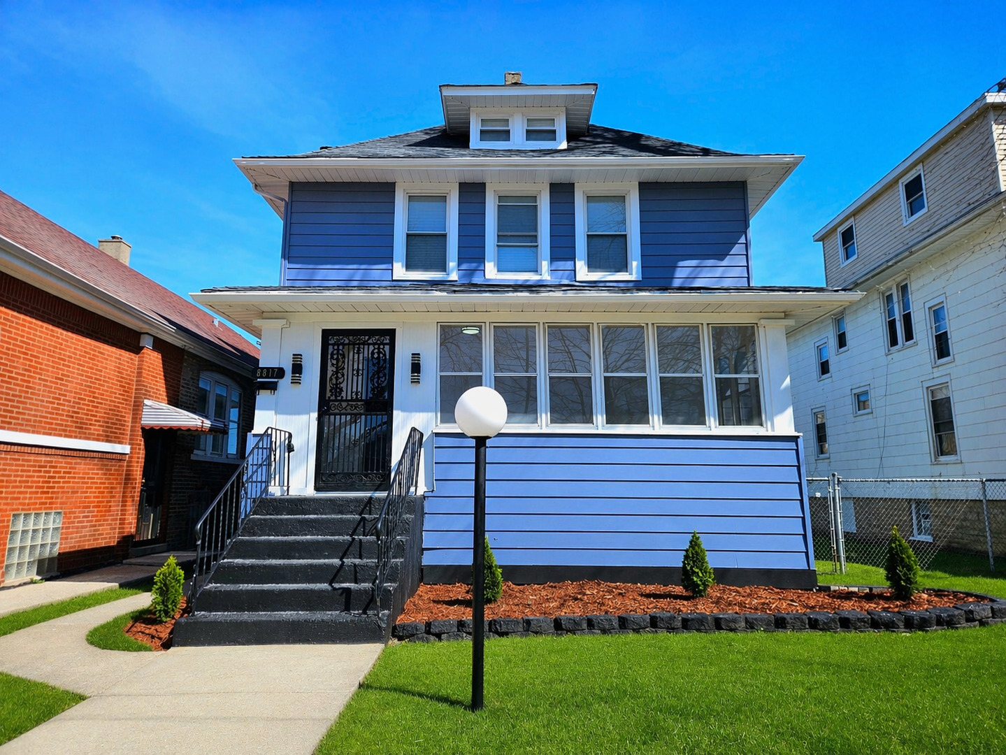a view of a house with a yard