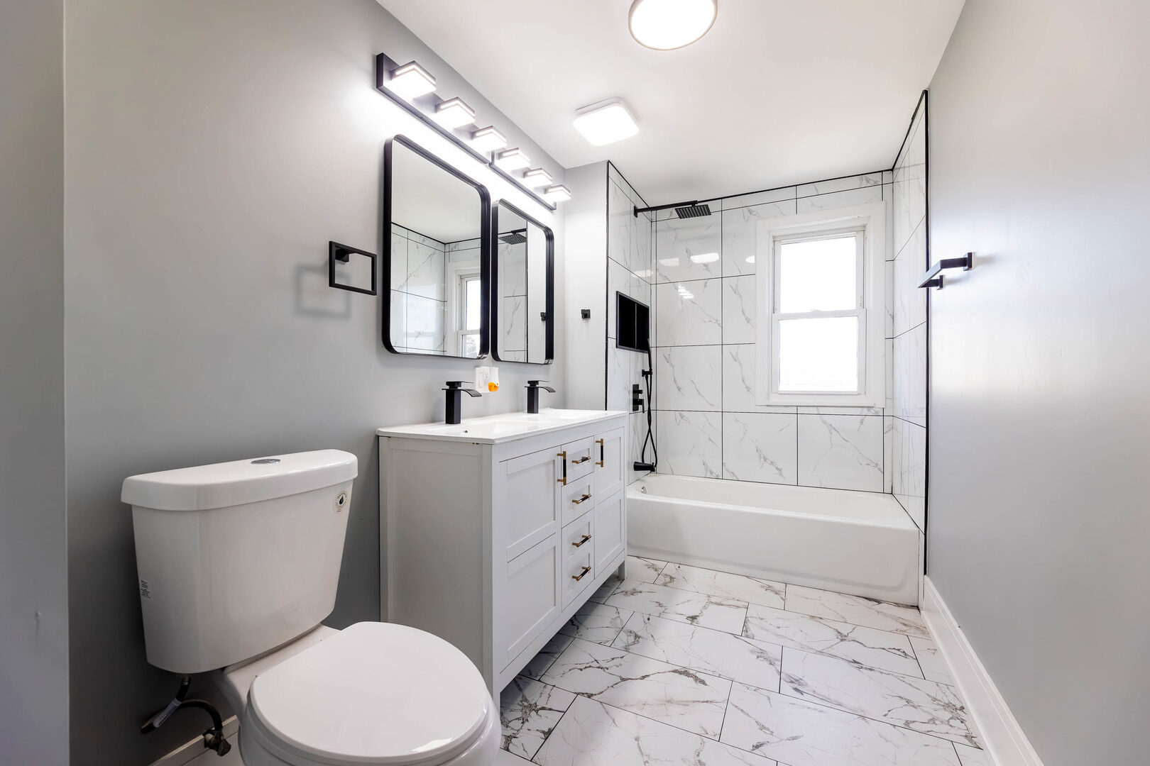 8817 South Morgan Street Chicago, IL 60620 - Photo 19 of 37 a bathroom with a toilet sink and mirror