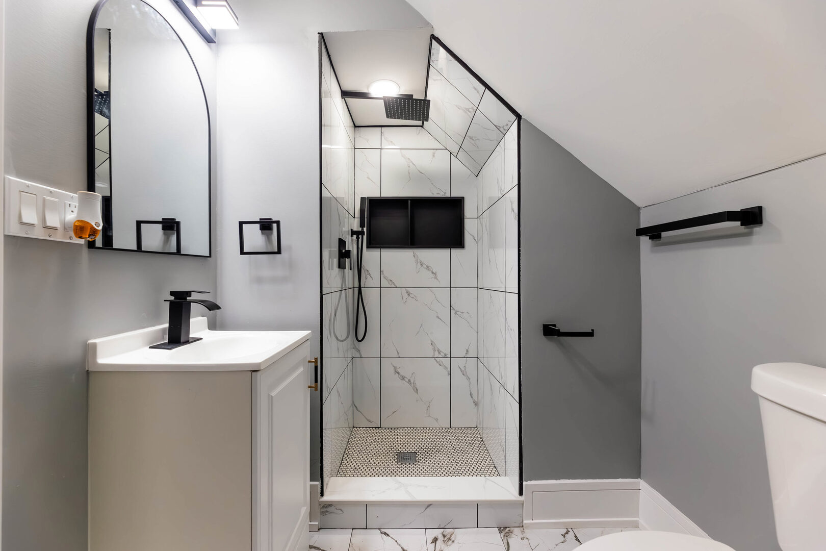 8817 South Morgan Street Chicago, IL 60620 - Photo 26 of 37 a bathroom with a sink a toilet and shower