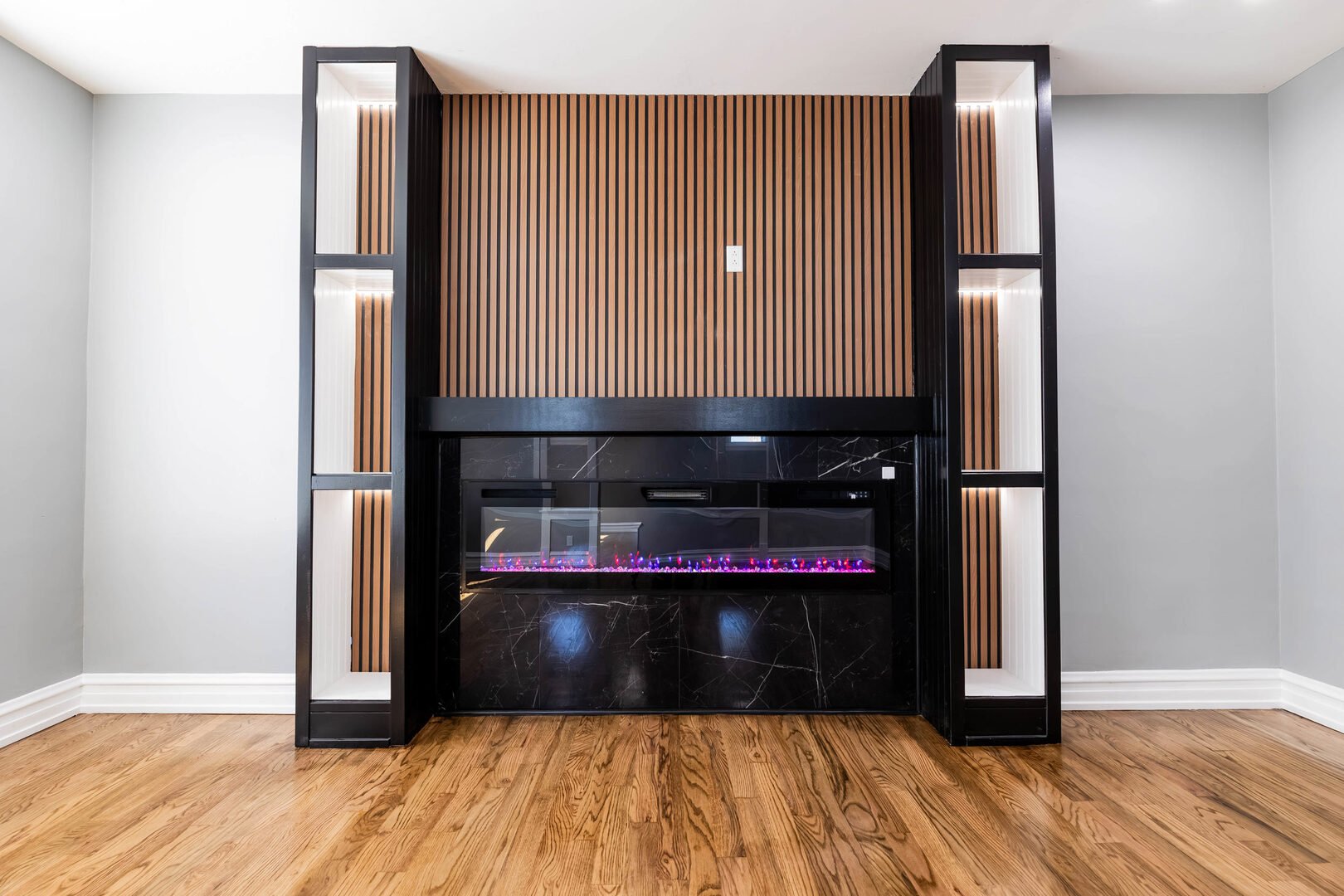 8817 South Morgan Street Chicago, IL 60620 - Photo 3 of 37 a kitchen with a refrigerator and an oven