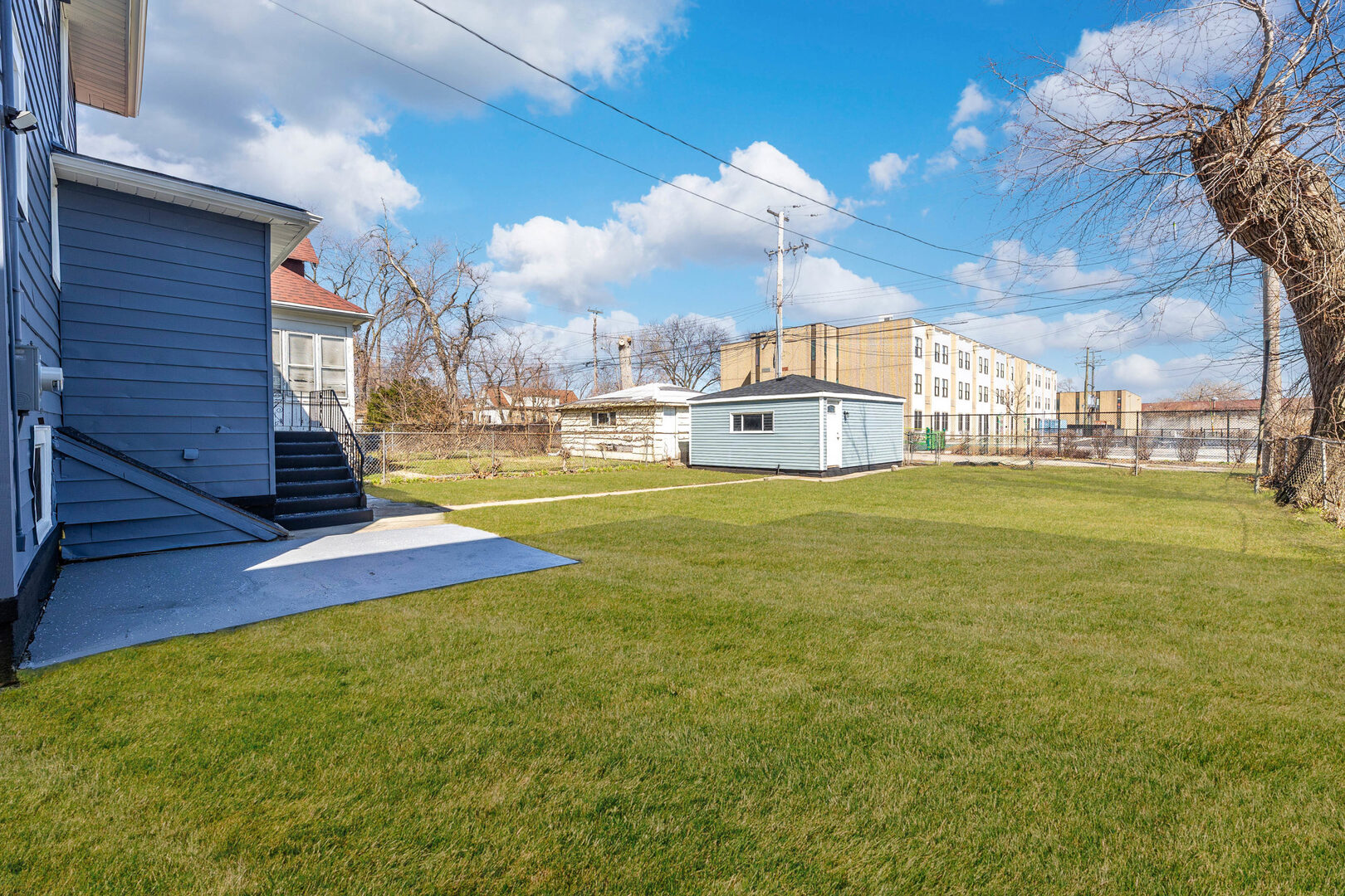 8817 South Morgan Street Chicago, IL 60620 - Photo 31 of 37 a view of a big yard with an empty room