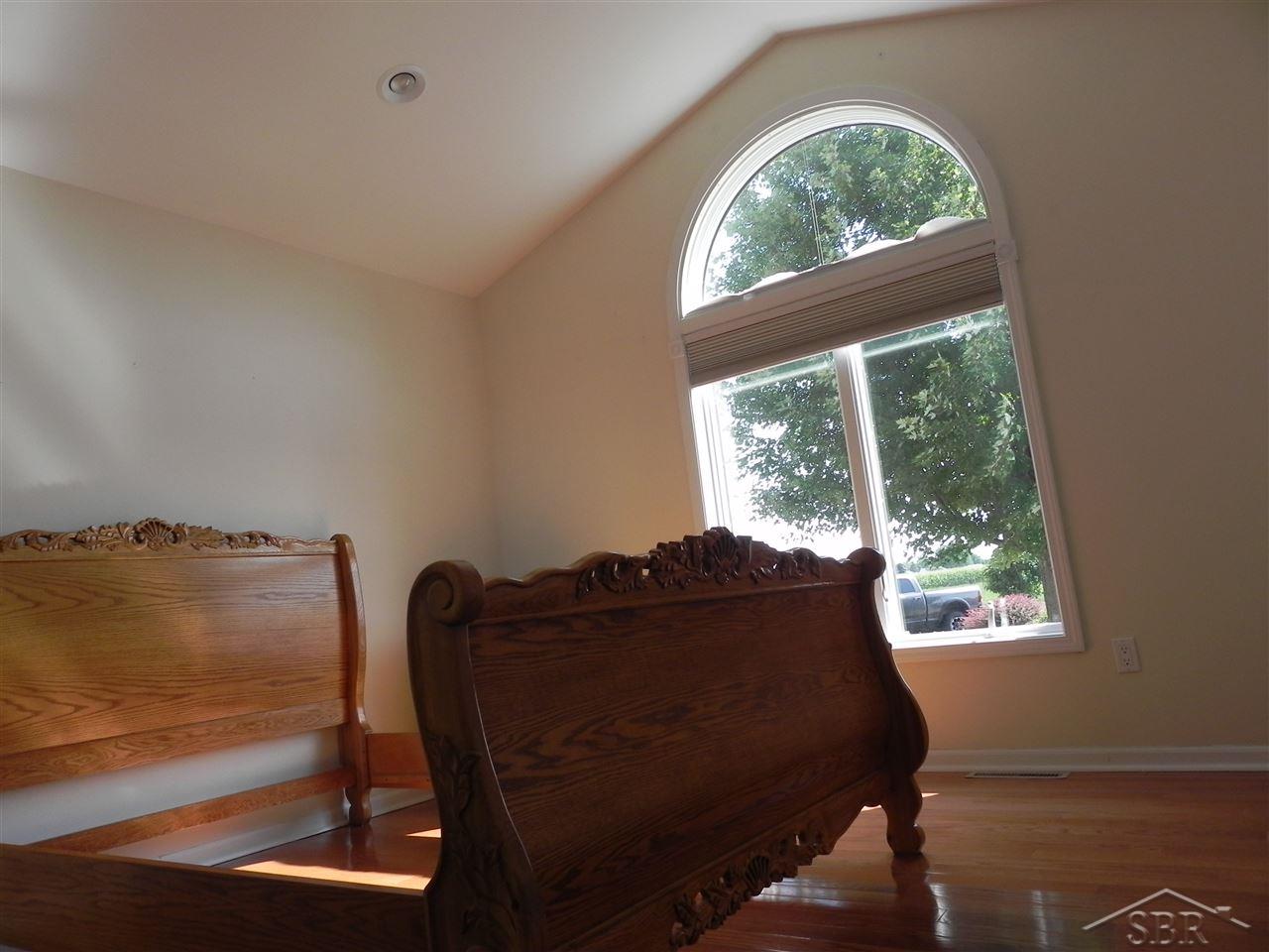 7321 Fraser Road Freeland, MI 48623 - Photo 21 of 60 OAK FLOORING