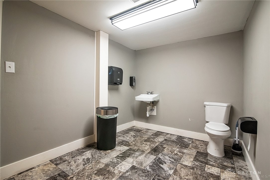 1701 Lexington Avenue Springfield, OH 45505 - Photo 14 of 39
