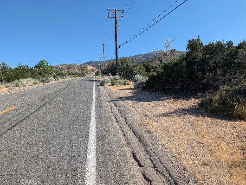 8 Mountain Road Pinon Hills, CA 92372 - Photo 5 of 6