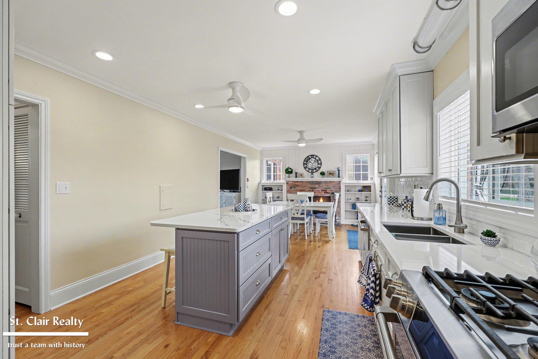 915 North Riverside Avenue St. Clair, MI 48079 - Photo 16 of 38