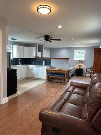 $1,250 | 820 Manson Avenue, Unit B, Metairie, LA 70001