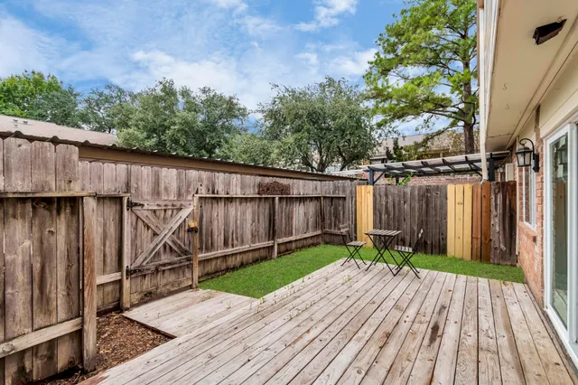 a view of a backyard with wooden floor