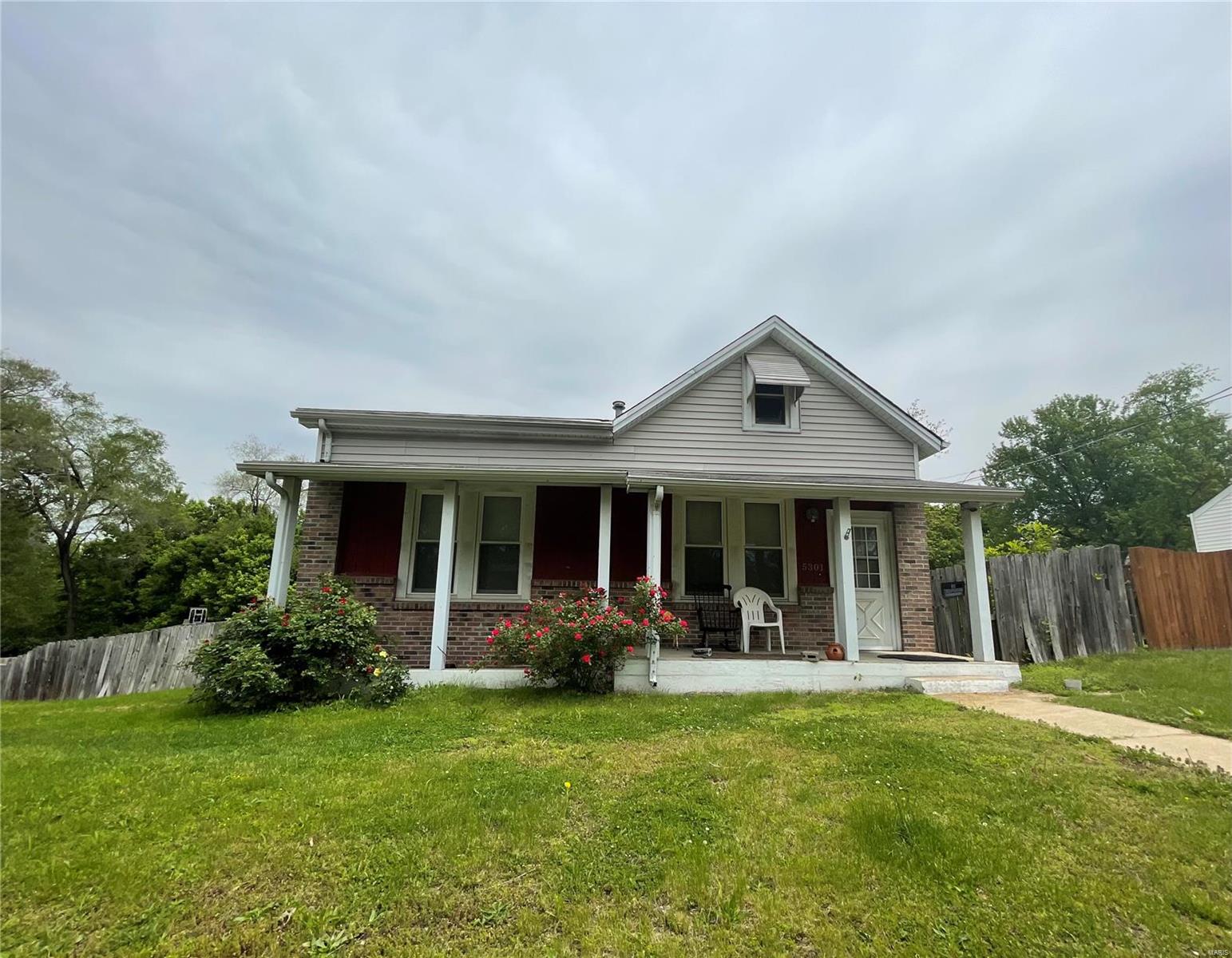 5301 Heege Road St. Louis, MO 63123 - Photo 3 of 10 Gallery Image 3