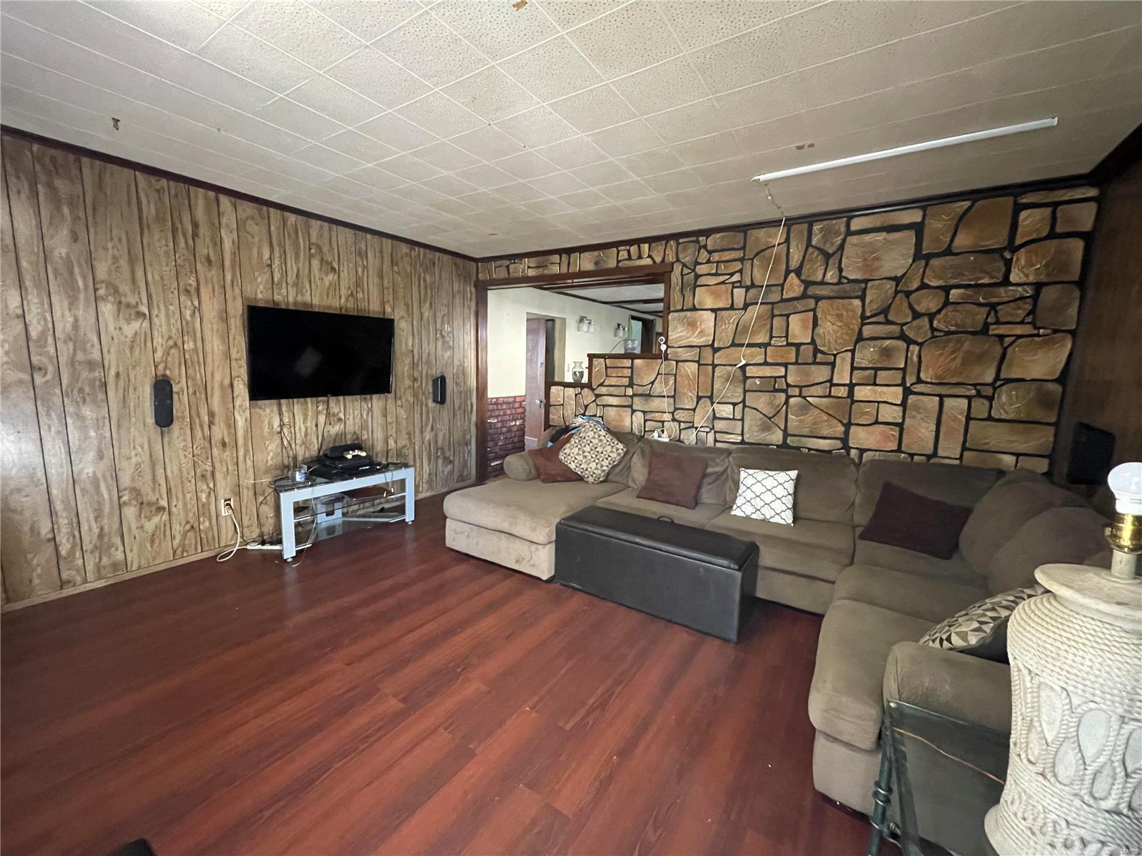 5301 Heege Road St. Louis, MO 63123 - Photo 4 of 10 Gallery Image 4