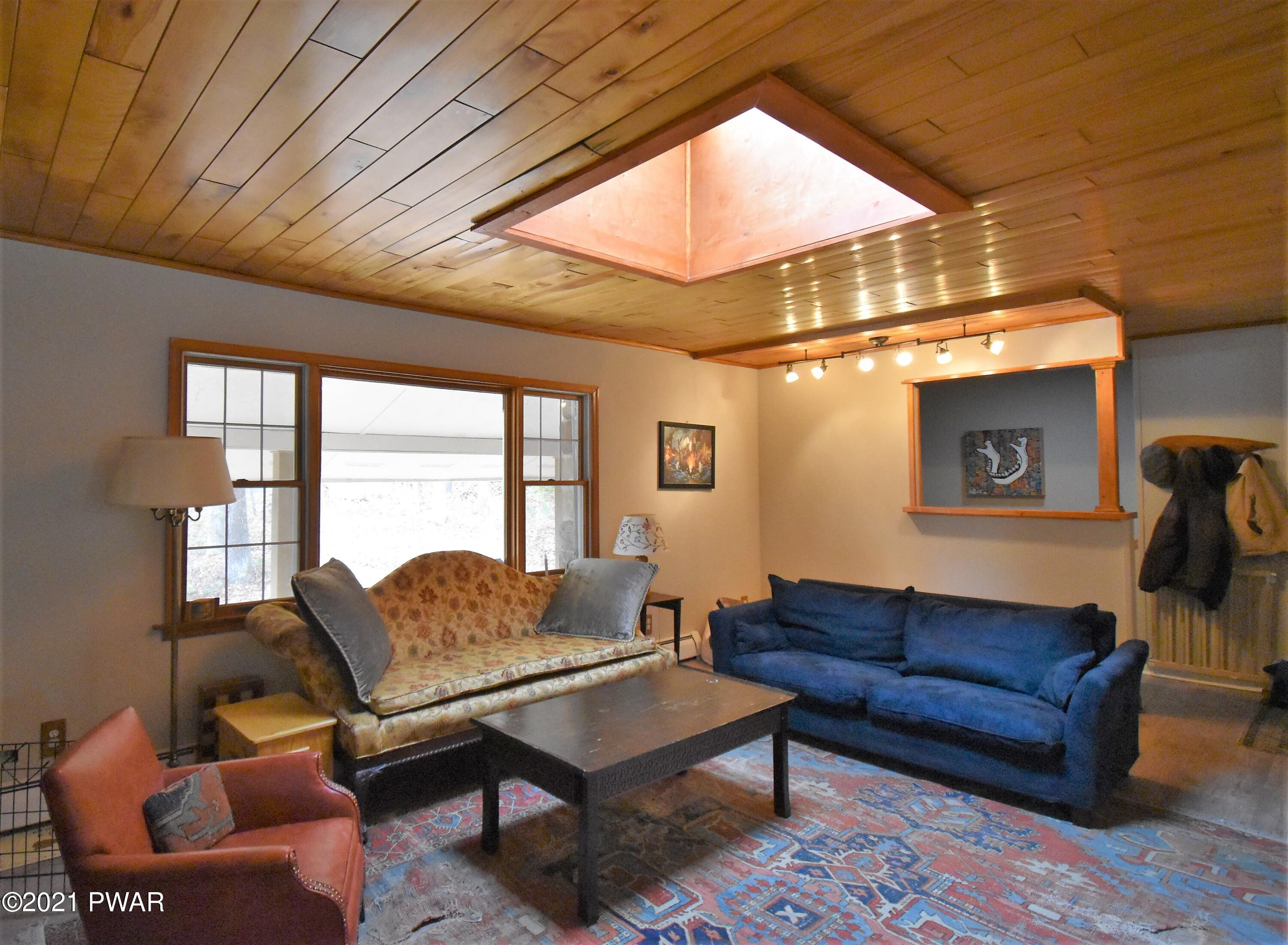 263 Foster Hill Road Milford, PA 18337 - Photo 5 of 26 Living room