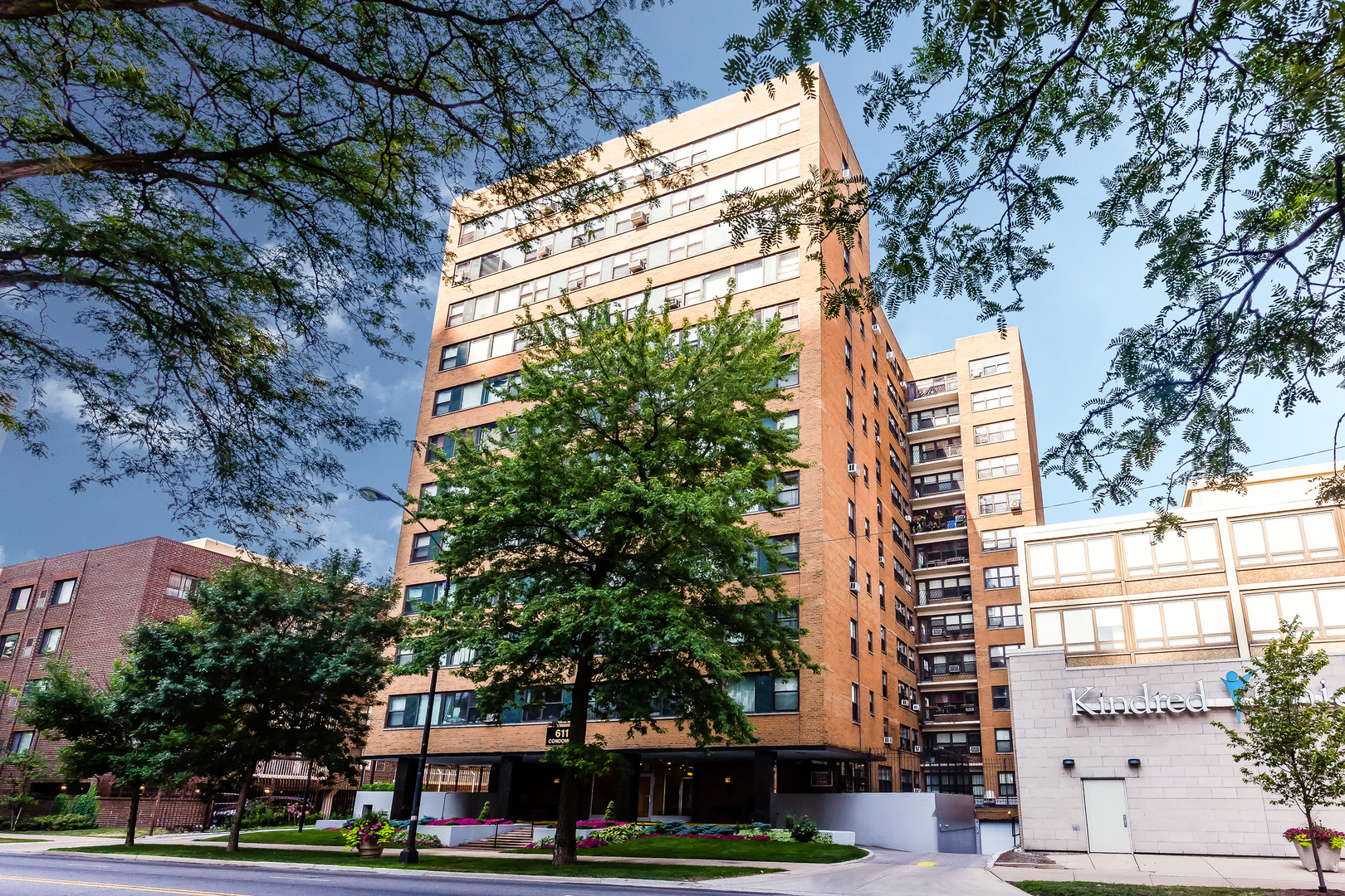 6118 North Sheridan Road, Unit 710 Chicago, IL 60660 - Photo 1 of 12