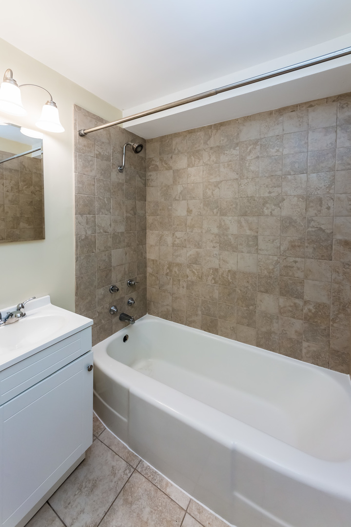 6118 North Sheridan Road, Unit 710 Chicago, IL 60660 - Photo 10 of 12