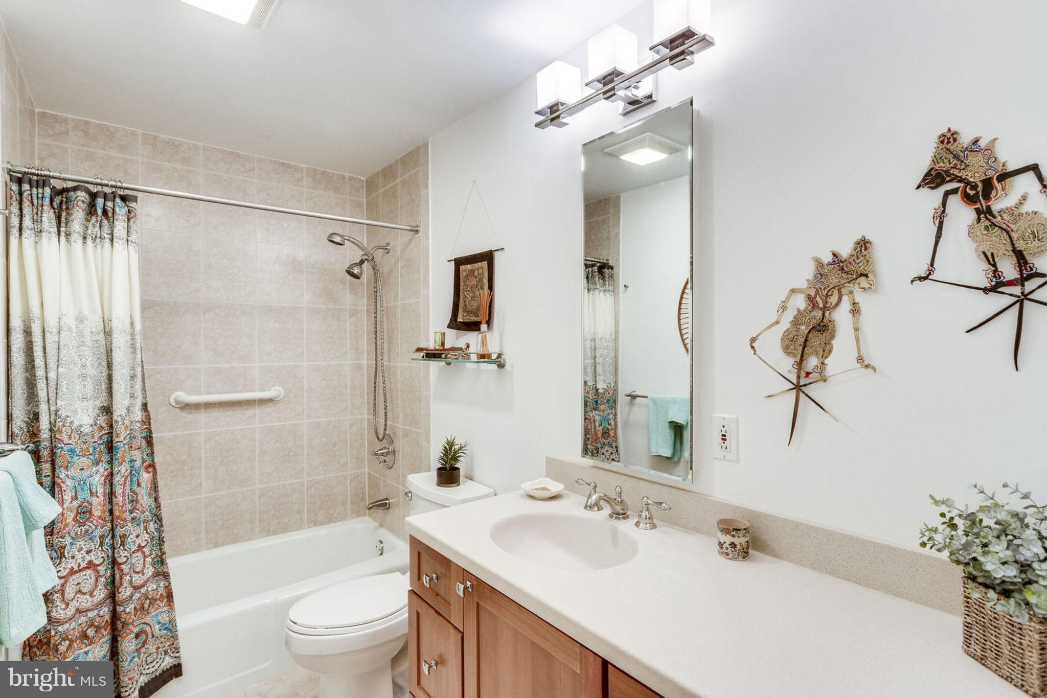 11514 Links Drive Reston, VA 20190 - Photo 24 of 30 Hallway Bath