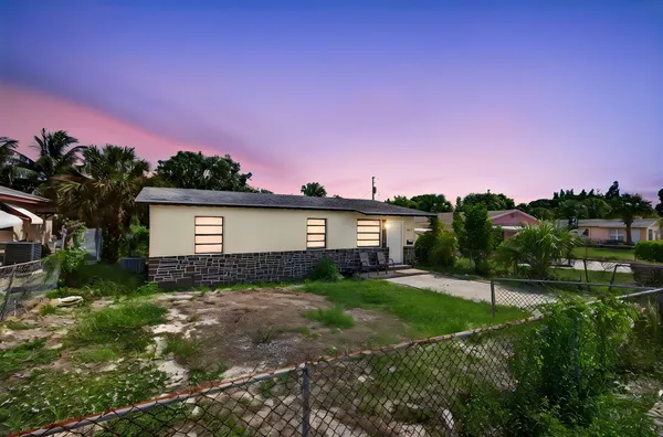 $300,000 | 1511 West 32nd Street, West Palm Beach, FL 33404