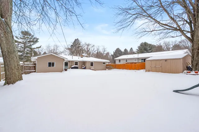 $266,900 | 232 Glenview Drive, Paw Paw, MI 49079