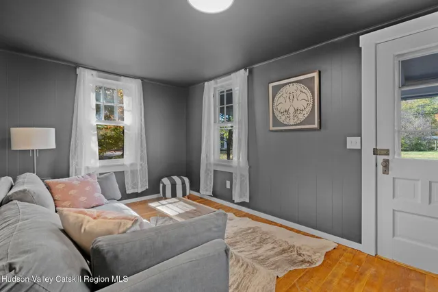 a kitchen that has a stove and a refrigerator