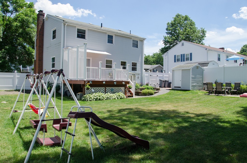 19 Ravenwood Road Peabody, MA 01960 - Photo 3 of 27 Gallery Image 3