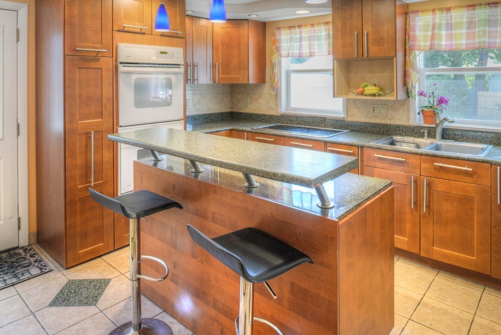 19 Ravenwood Road Peabody, MA 01960 - Photo 5 of 27 Gallery Image 5