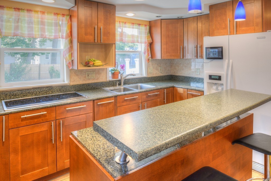 19 Ravenwood Road Peabody, MA 01960 - Photo 6 of 27 Gallery Image 6