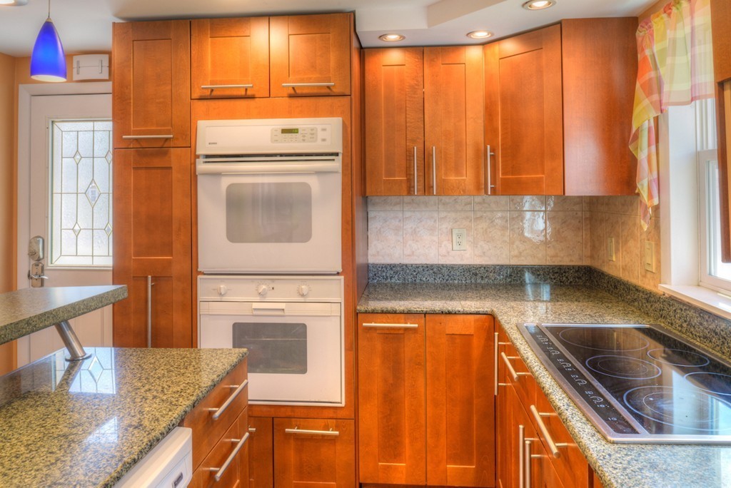 19 Ravenwood Road Peabody, MA 01960 - Photo 7 of 27 Gallery Image 7