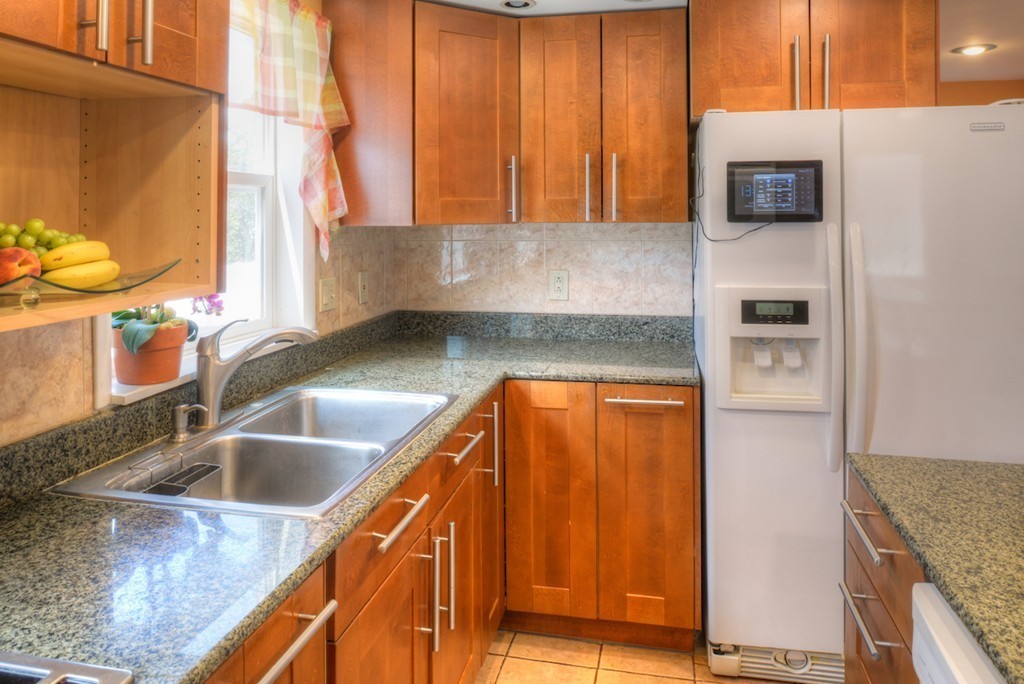 19 Ravenwood Road Peabody, MA 01960 - Photo 8 of 27 Gallery Image 8