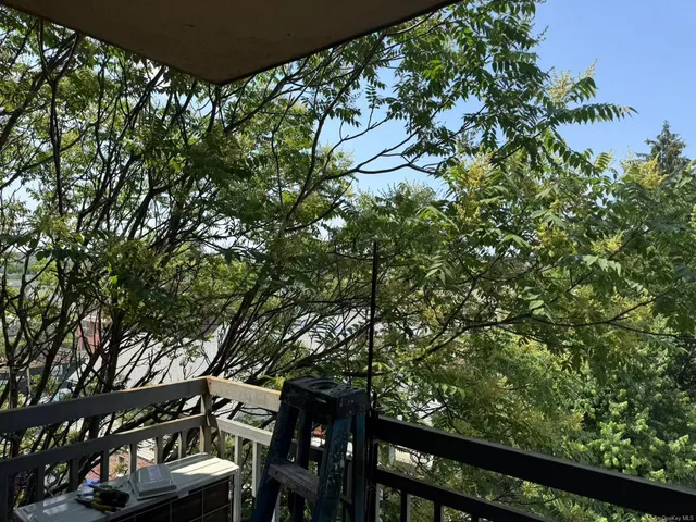 $598,000 | 84-09 Queens Boulevard, Unit 4B | Elmhurst