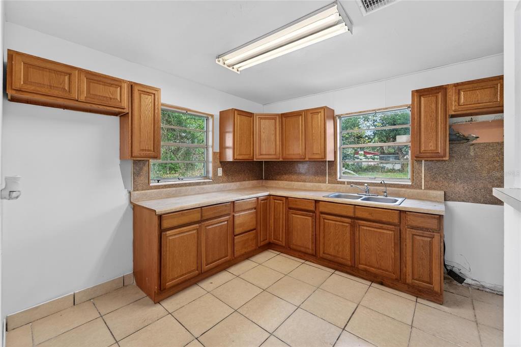 1437 Arlington Road Lakeland, FL 33805 - Photo 5 of 31