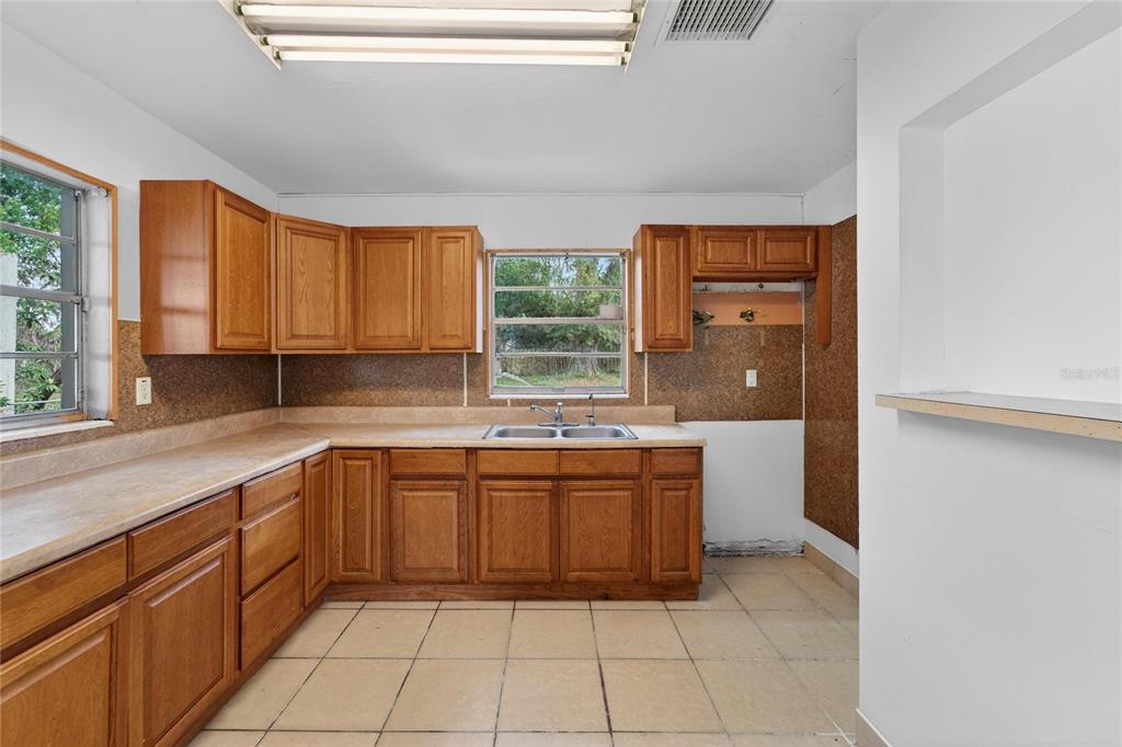 1437 Arlington Road Lakeland, FL 33805 - Photo 6 of 31