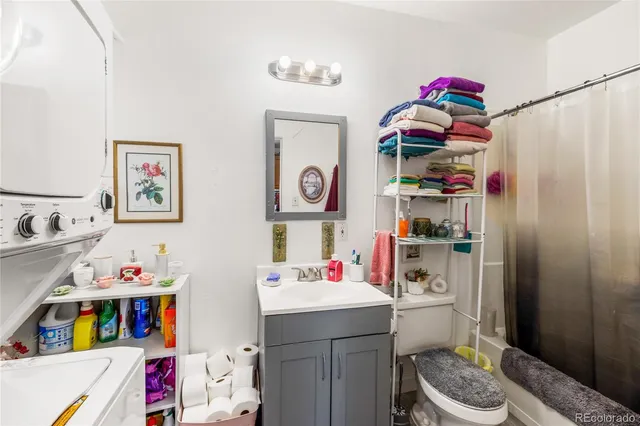 a very nice looking room with a lot of stuff